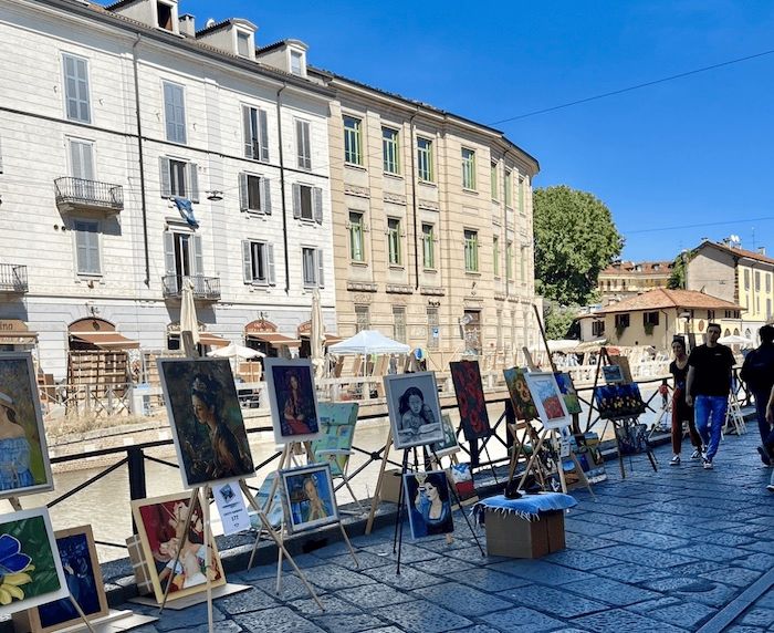 A weekend art exhibit along the Naviglio Grande