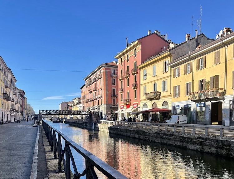 Photo of the Naviglio Grande in the winter time, the sun shining on the water